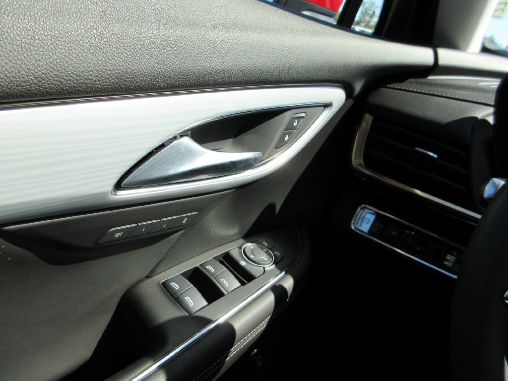 Certified 2025 Buick Envision Avenir AWD/4WD image 32