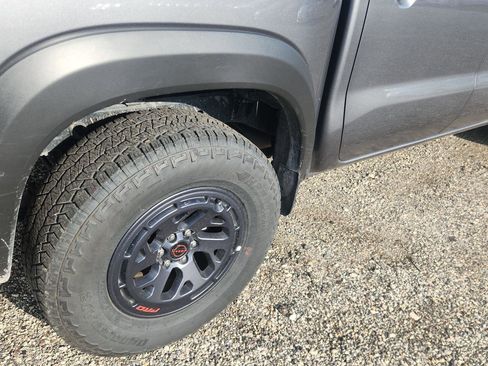 Used 2026 Nissan Frontier PRO-4X AWD/4WD image 5