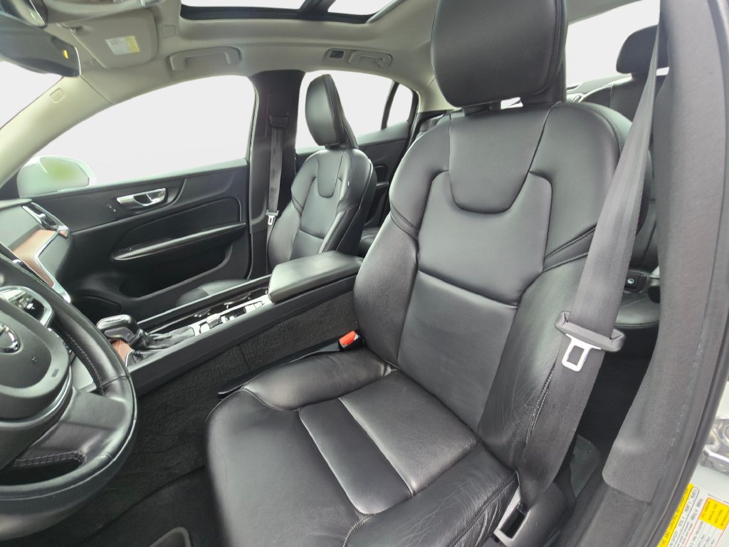 Used 2021 Volvo S60 T6 Momentum w/ Premium Package AWD/4WD image 17