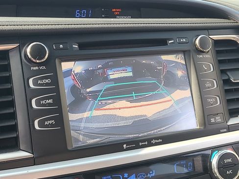 Used 2019 Toyota Highlander XLE AWD/4WD image 15