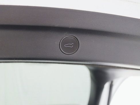 Used 2022 Tesla Model Y Performance image 39