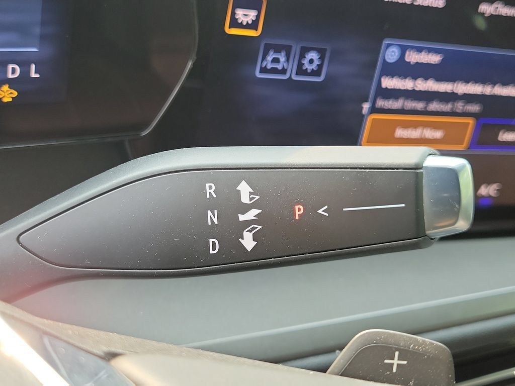 Used 2026 Chevrolet Traverse LT FWD image 34