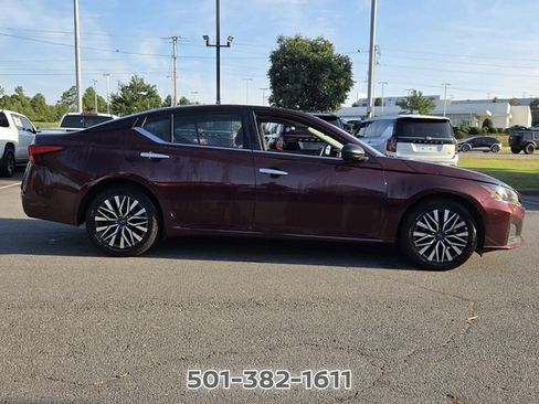 Used 2025 Nissan Altima 2.5 SV FWD image 3