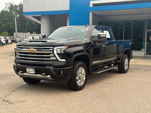 Used 2024 Chevrolet Silverado 2500 High Country w/ Z71 Off-Road Package AWD/4WD image 2