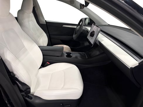 Certified 2023 Tesla Model Y Long Range AWD/4WD image 13