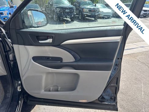 Used 2019 Toyota Highlander XLE image 10