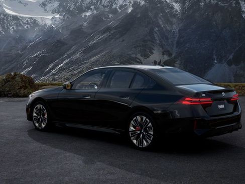 New 2026 BMW i5 image 2