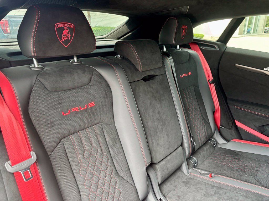 Used 2024 Lamborghini Urus Performante AWD/4WD image 27