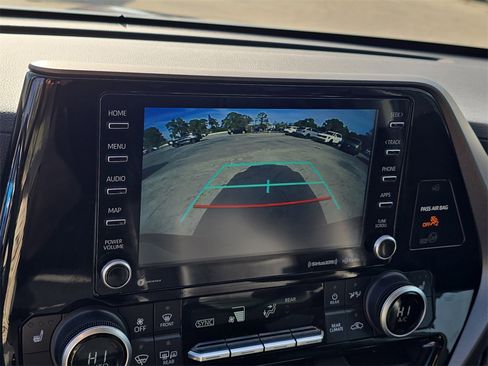 Used 2021 Toyota Highlander XLE image 28