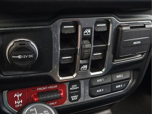 Used 2024 Jeep Wrangler Unlimited Rubicon 4xe AWD/4WD image 16