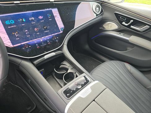 Certified 2022 Mercedes-Benz EQS 580 4MATIC Sedan image 32