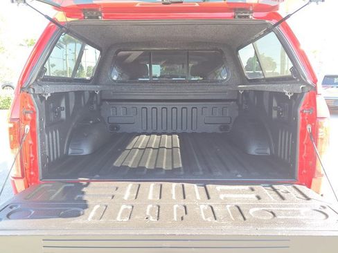 Used 2016 Ford F150 XLT image 12