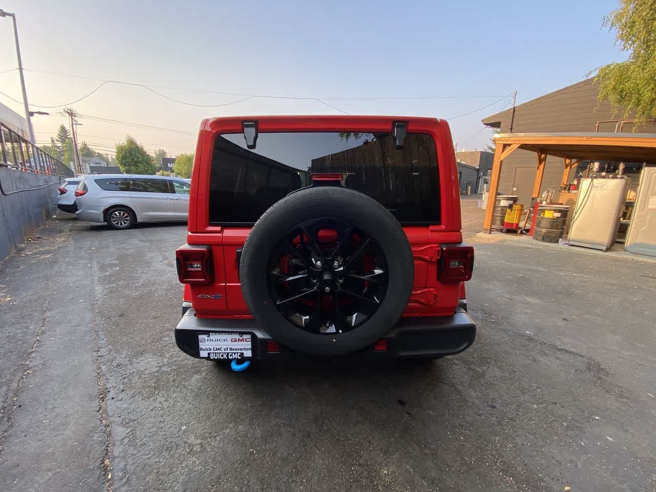 Used 2024 Jeep Wrangler Unlimited Sahara AWD/4WD image 5