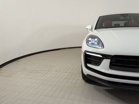 New 2026 Porsche Macan image 12