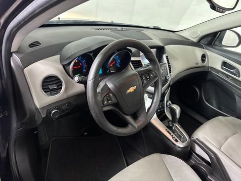 Used 2016 Chevrolet Cruze LT w/ Sun And Sound Package image 13