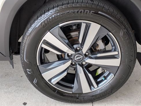 Used 2023 Nissan Rogue Platinum w/ Platinum Premium Package FWD image 24