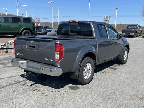 Used 2020 Nissan Frontier SV image 3