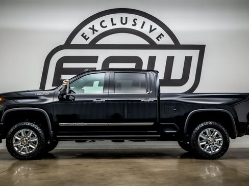 Used 2024 Chevrolet Silverado 2500 High Country w/ High Country Premium Package AWD/4WD image 6