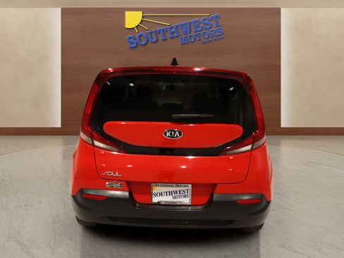 Used 2021 Kia Soul LX image 3