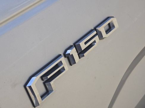 Used 2017 Ford F150 XLT w/ Equipment Group 302A Luxury AWD/4WD image 11