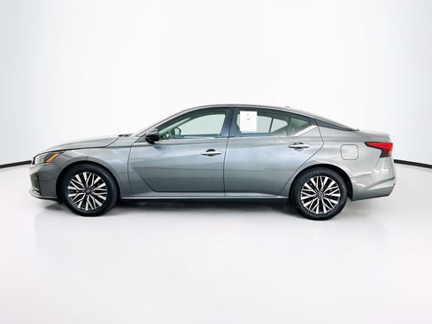 Used 2025 Nissan Altima 2.5 SV FWD image 4