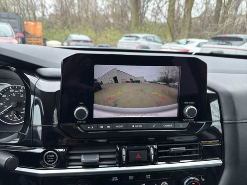 Used 2024 Nissan Pathfinder SV FWD image 30