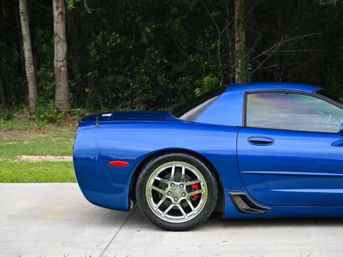 Used 2003 Chevrolet Corvette Z06 w/ Memory Package, 3 Drivers RWD image 10
