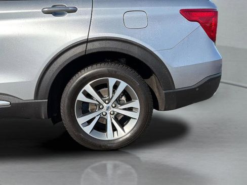 Certified 2020 Ford Explorer Platinum w/ Premium Technology Package AWD/4WD image 37