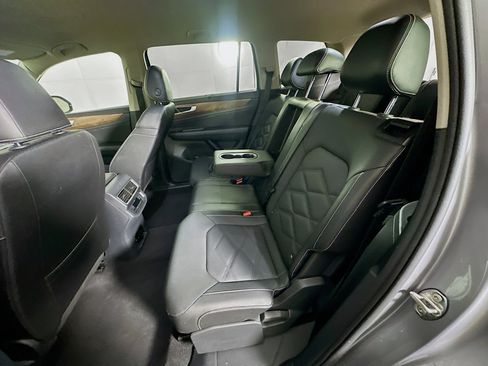 Used 2025 Volkswagen Atlas SE image 28