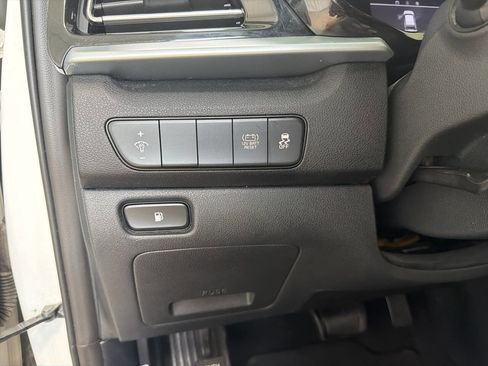 Used 2022 Kia Niro LX FWD image 18