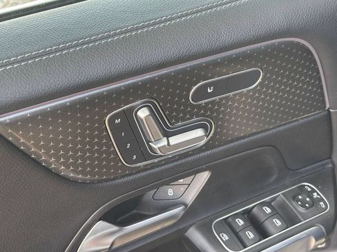 Used 2025 Mercedes-Benz GLB 250 image 22