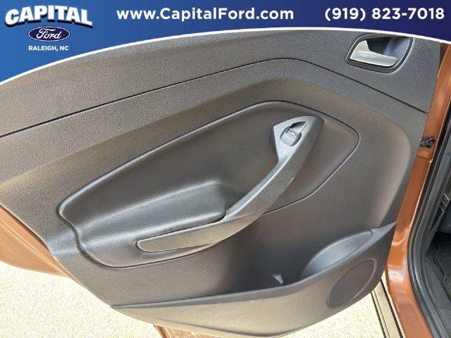 Used 2017 Ford Escape SE w/ SE Sport Appearance Package AWD/4WD image 17