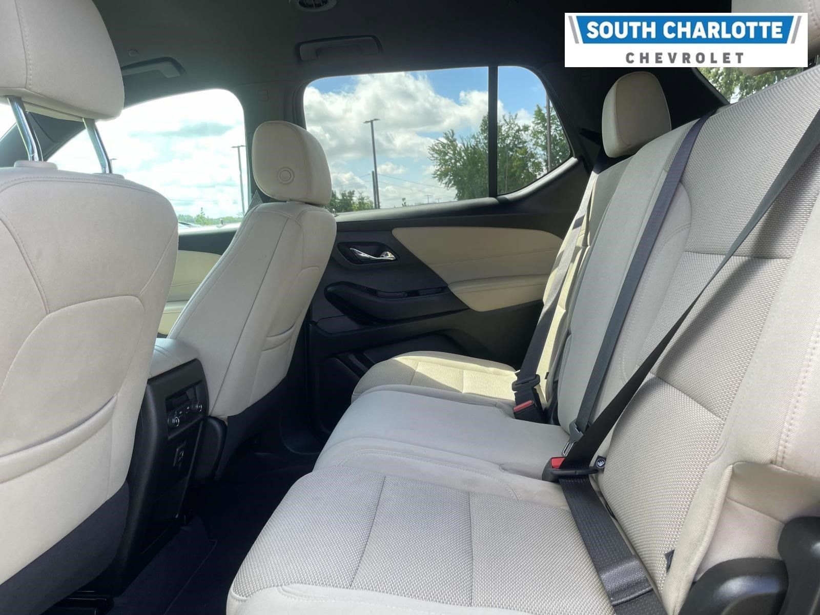 Used 2023 Chevrolet Traverse LS FWD image 9