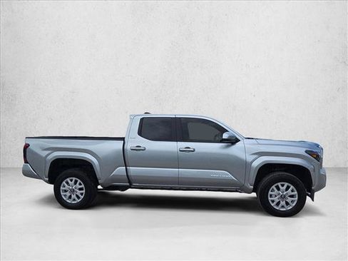 Used 2025 Toyota Tacoma SR5 AWD/4WD image 4