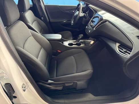 Used 2025 Chevrolet Malibu LT FWD image 7