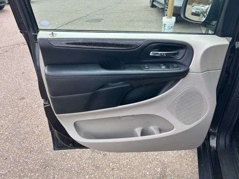 Used 2016 Dodge Grand Caravan SE image 13