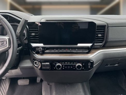 Used 2025 Chevrolet Silverado 1500 LT Trail Boss AWD/4WD image 19