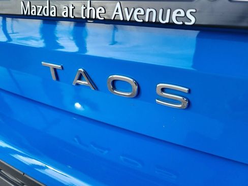 Used 2023 Volkswagen Taos SE w/ Black Wheel Package FWD image 9