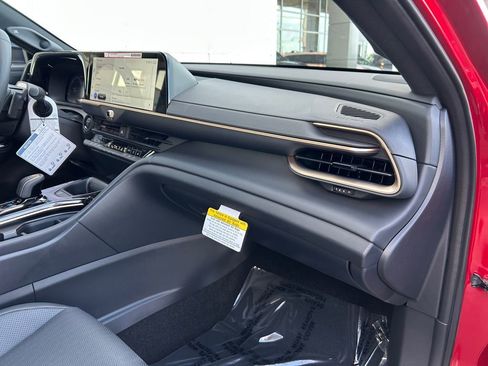 New 2025 Toyota Crown Signia Limited w/ Advanced Technology Package image 26