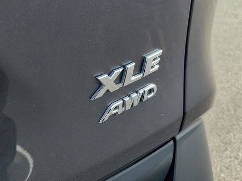 Used 2024 Toyota RAV4 XLE w/ Convenience Package image 9