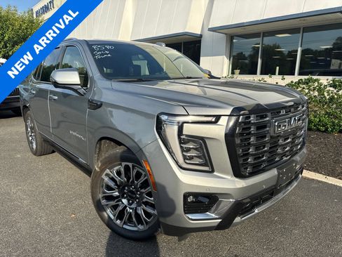 Used 2025 GMC Yukon Denali Ultimate AWD/4WD image 1