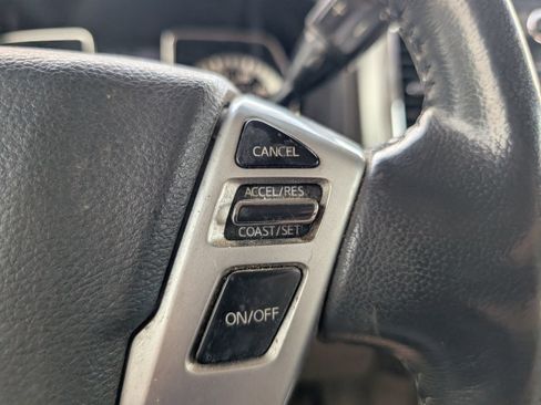 Used 2017 Nissan Titan SV AWD/4WD image 18