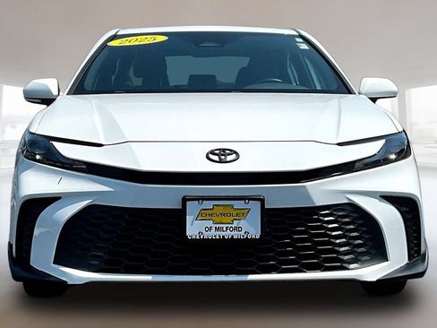 Used 2025 Toyota Camry SE w/ Convenience Package AWD/4WD image 2