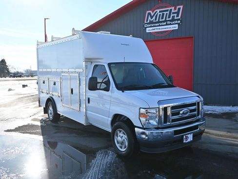 Used 2024 Ford E-350 and Econoline 350 Super Duty w/ Power Windows & Locks Group image 4