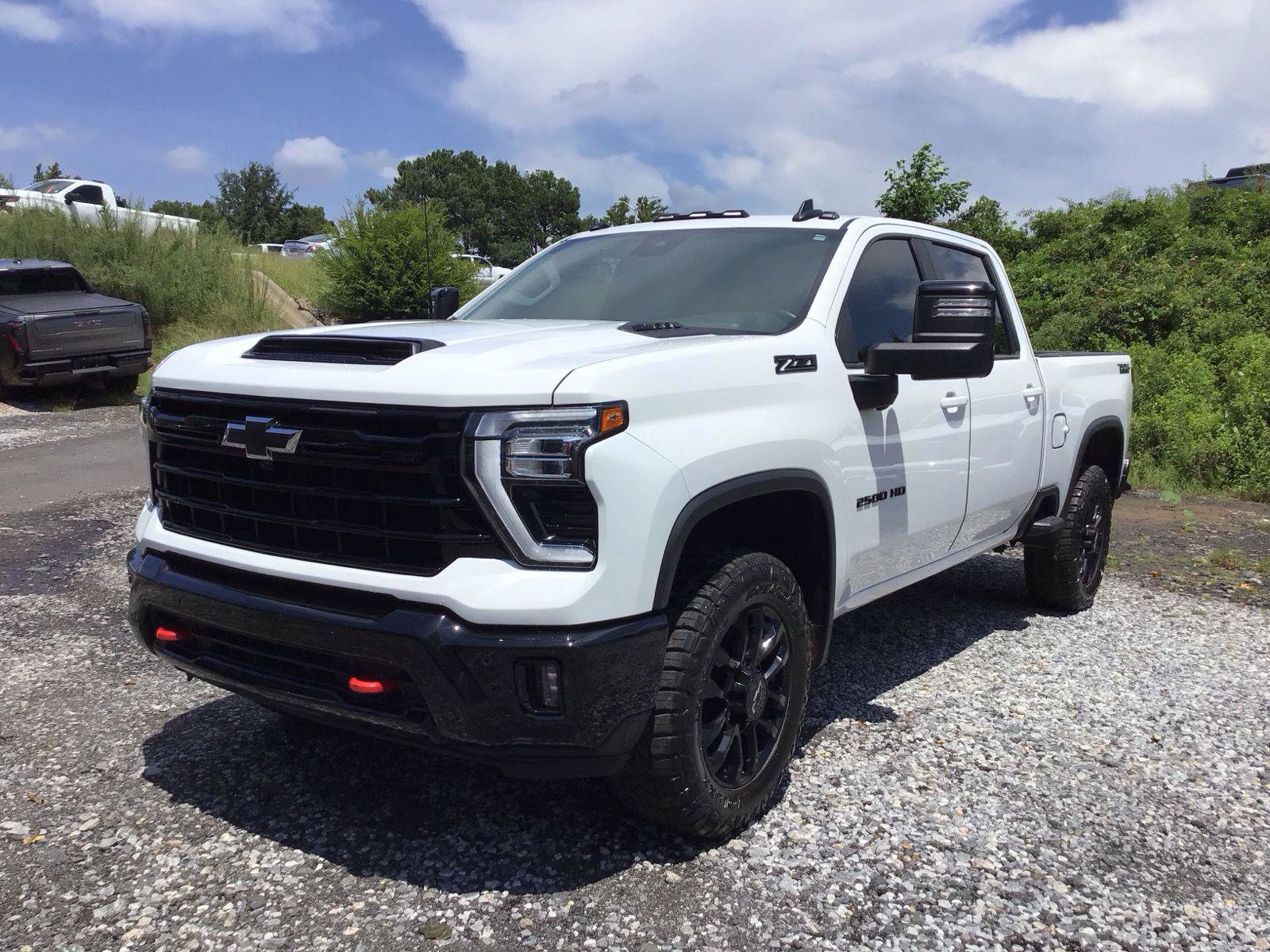 Used 2025 Chevrolet Silverado 2500 LT w/ Trail Boss Package AWD/4WD image 2