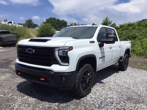 Used 2025 Chevrolet Silverado 2500 LT w/ Trail Boss Package AWD/4WD image 2