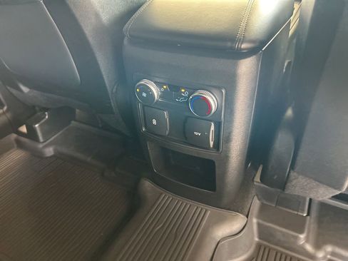 Used 2020 Ford Explorer XLT image 24