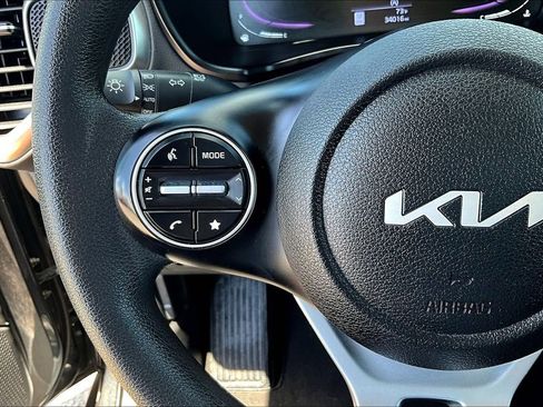Used 2025 Kia Soul LX w/ LX Technology Package FWD image 12