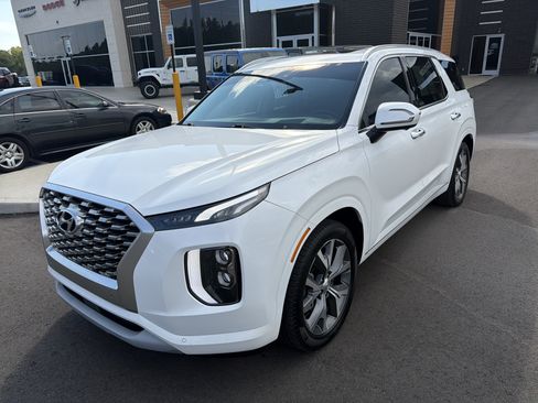 Used 2022 Hyundai Palisade Limited w/ Cargo Package FWD image 2