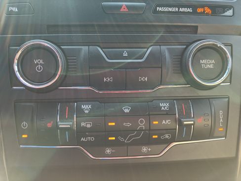 Used 2017 Ford Explorer XLT w/ Equipment Group 202A AWD/4WD image 19